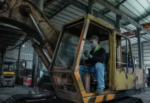 Najczęstsze przyczyny awarii sprzętu budowlanego i jak im zapobiegać 023-najczestsze-przyczyny-awarii-sprzetu-budowlanego-i-jak-im-za.webp