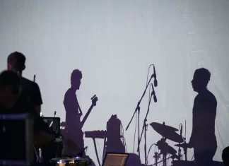 O czym pamiętać organizując koncert zespołu rockowego 479-o-czym-pamietac-organizujac-koncert-zespolu-rockowego.webp